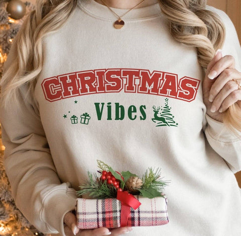 Christmas Vibes Graphic Sweatshirt in Natural